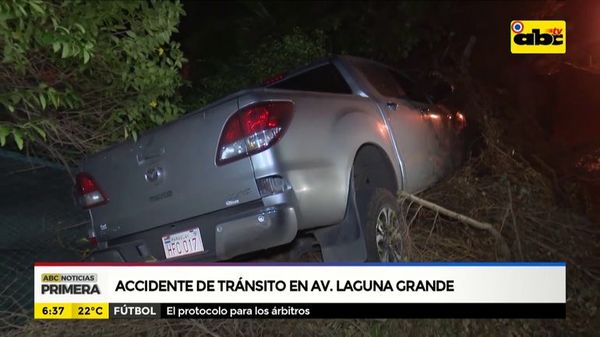 Accidente de tránsito en la Avda Laguna Grande - ABC Noticias - ABC Color