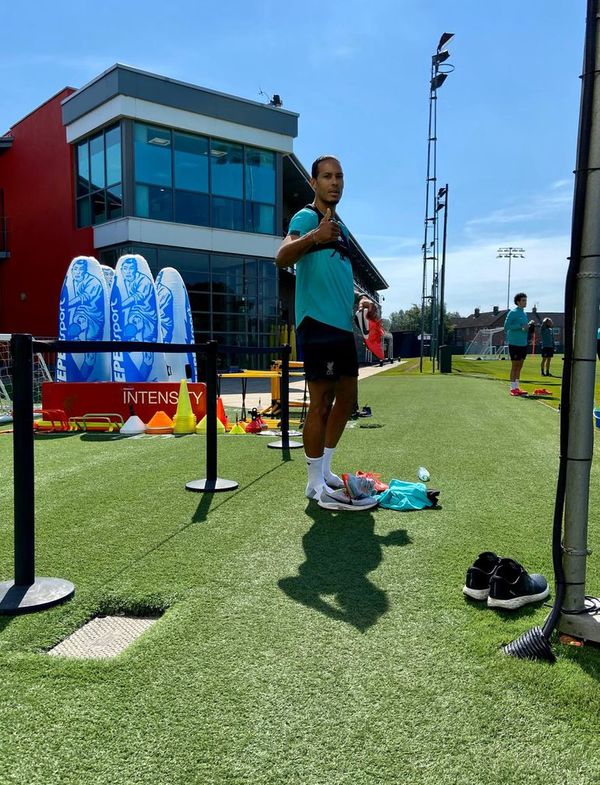 Liverpool y Manchester United vuelven a los entrenamientos - Fútbol - ABC Color