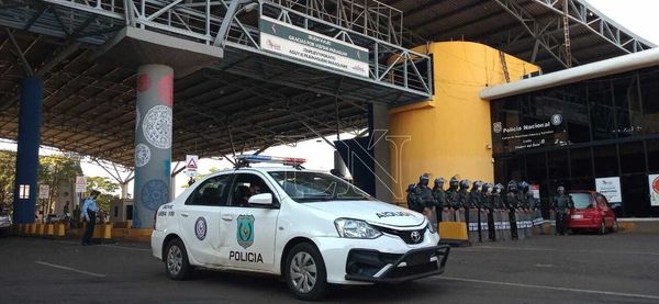 Comerciantes se manifestaron en Foz reclamando reapertura de frontera