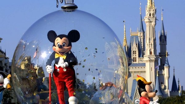 Disney reabrirá uno de sus complejos esta semana pero anunció que los clientes “asumen los riesgos” de contraer coronavirus