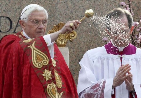 Benedicto XVI admite haber estado enamorado de una mujer