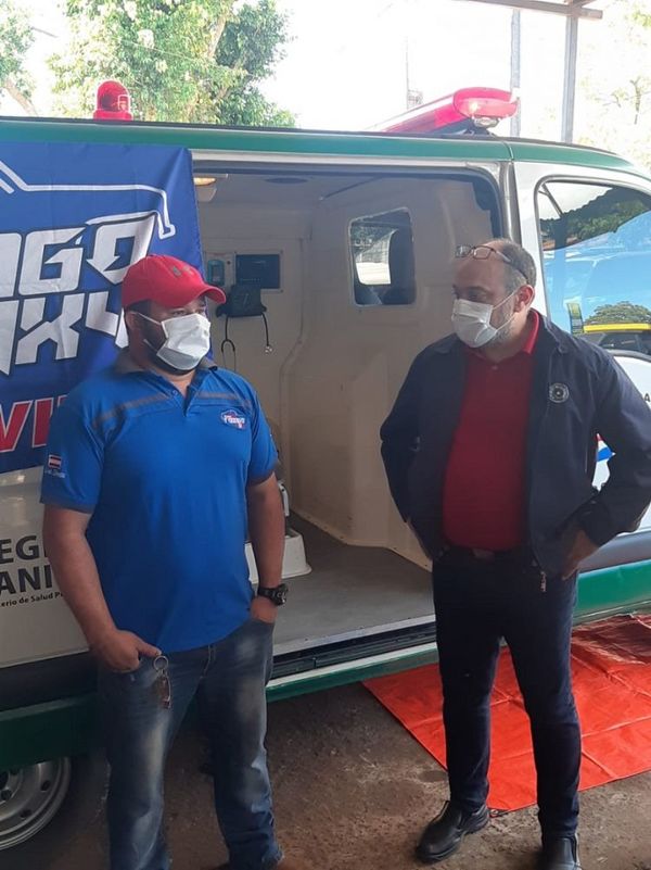 Grupo de mecánicos de Caaguazú une fuerzas para reparar ambulancia