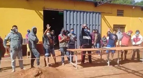 Quemaron colchón para exigir traslado de personas que dieron positivo al Covid-19 en albergue de Caaguazú