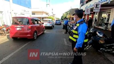 POLICÍA MUNICIPAL INTERVIENE SOBRE DENUNCIA DE CUIDACOCHES EN ENCARNACIÓN 