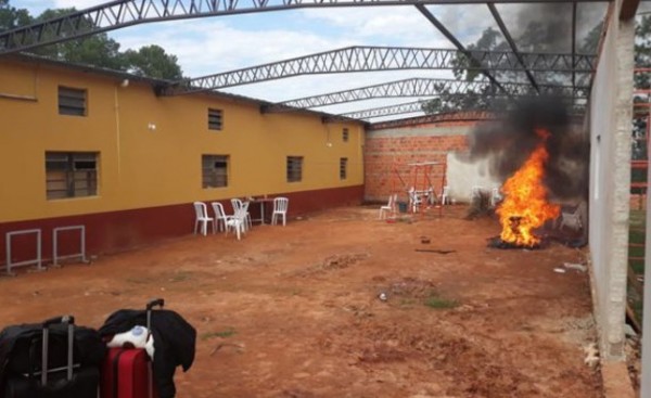 Albergados en Cnel. Oviedo queman colchones tras 20 casos positivos