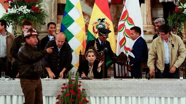 HOY / COVID: detienen a ministro de Salud de Bolivia por compra sobrevalorada