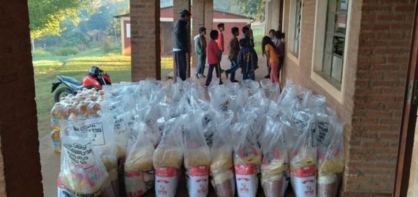 COMUNIDADES INDÍGENAS RECIBEN KITS DE VÍVERES DEL ALMUERZO ESCOLAR.