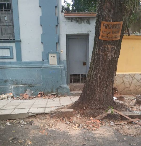 Conflicto en entrega de kits del MEC en el Colegio República Argentina - Nacionales - ABC Color