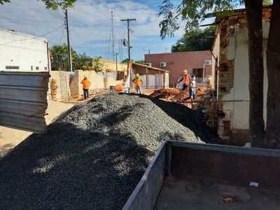 Obreros sanpedranos construyen futura sede regional de SENACSA - .::RADIO NACIONAL::.