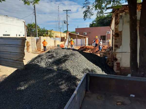 Obreros sanpedranos construyen futura sede regional de SENACSA - .::RADIO NACIONAL::.