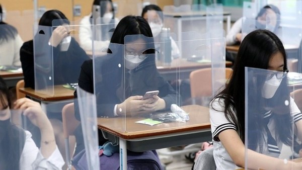 Con el coronavirus contenido, reabren colegios en Corea del Sur