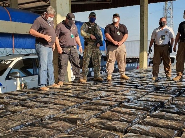 Chaco'i: más de 4.000 kilos de marihuana tras pesaje; paquetes estaban ocultos entre una carga bananas