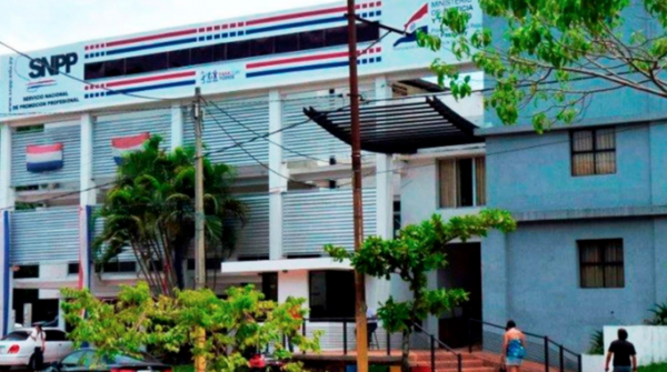 HOY / Funcionarios del SNPP denuncian que fueron despedidos sin justificación