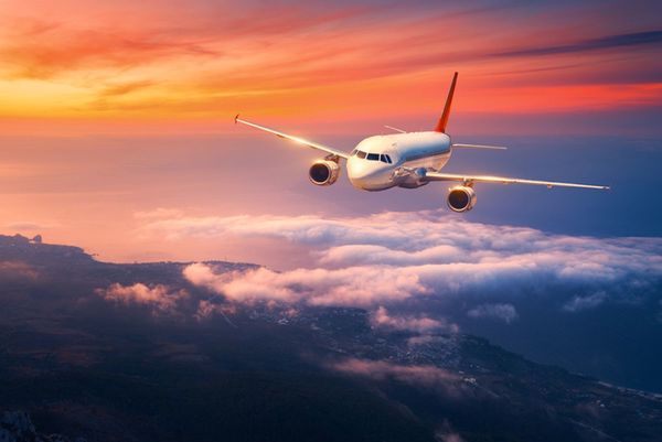 EEUU considera restricciones de viaje para América del Sur, dice vicepresidente