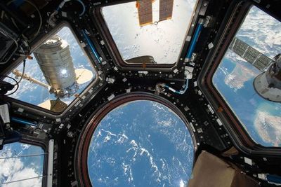Astronautas llegan a Florida a una semana del primer vuelo tripulado Nasa/SpaceX