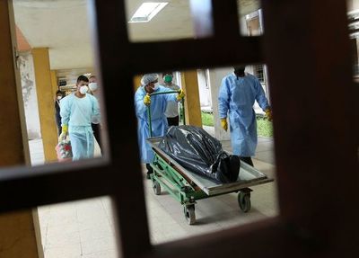Perú supera los 100.000 casos de covid-19 con hospitales cerca del colapso - Mundo - ABC Color