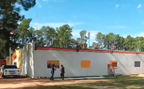 Queman colchones para pedir distancia de los contagiados