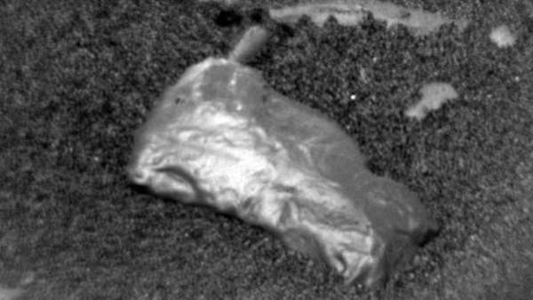 El rover Curiosity acaba de encontrar este objeto extrañamente brillante en Marte - Campo 9 Noticias