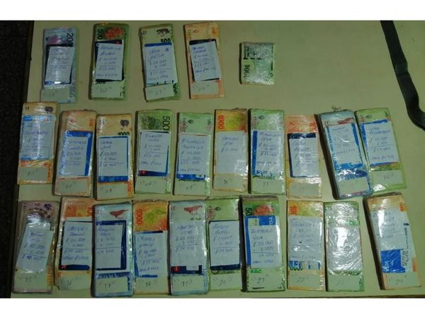 Caen 2 aduaneros argentinos con 700 mil pesos traídos ilegalmente