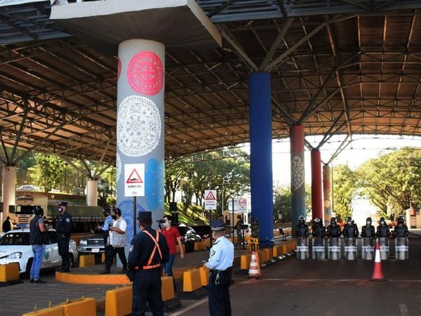 Comerciantes de Foz de Yguazú piden reabrir   pasos en la Triple Frontera