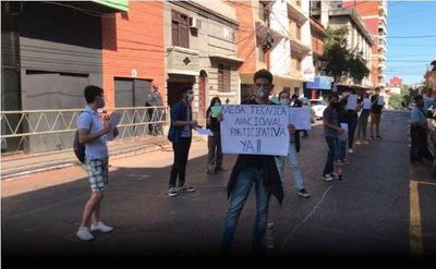 Los secundarios acusan al MEC