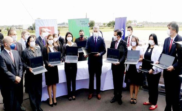 Entregan 2.500 notebooks para escuelas indígenas