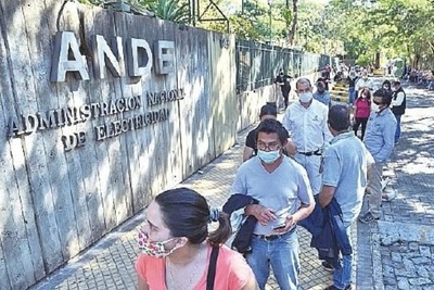 ANDE reconoce errores en miles de facturas