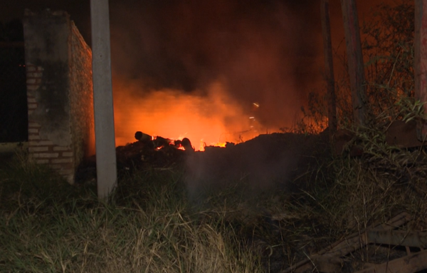 Peligroso incendio de pastizal en Limpio fue controlado por bomberos