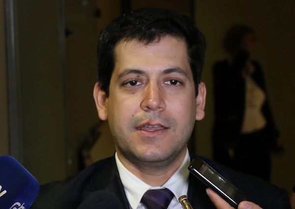 Hay consenso para recortes de beneficios en el sector público, afirman