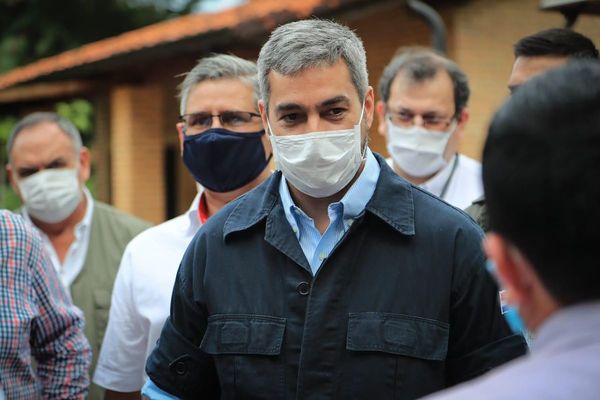 Abdo promete seguir fortaleciendo sistema de salud y verifica deforestación
