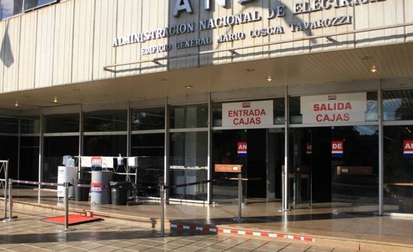 HOY / Llueven quejas contra la ANDE: “Es una burla y una bofetada a la clase media”