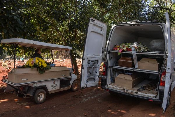 Entierros en cadena en el mayor cementerio de América Latina