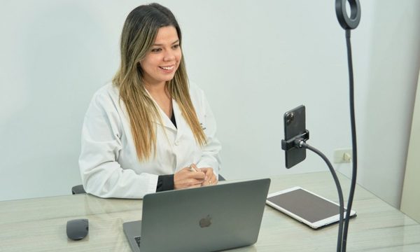 Médicos paraguayos atienden Online