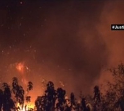 Incendio casi consume varias casas y a un taller mecánico - Paraguay.com
