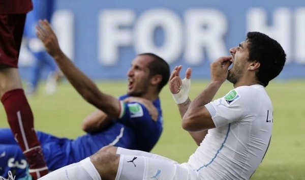 HOY / Chiellini disculpa y elogia a Suárez por el mordisco del Mundial 2014