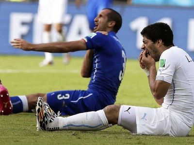 Chiellini disculpa y elogia a Suárez por el mordisco del Mundial 2014