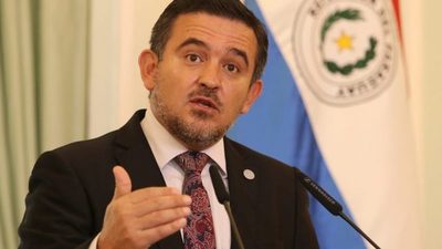 Senado aprueba voto censura a Petta y recomiendan su remoción