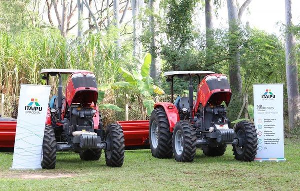 Entregan tractores para el apoyo a productores