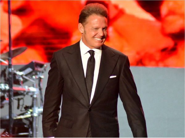 Se atrasa la llegada de Luis Miguel a Paraguay