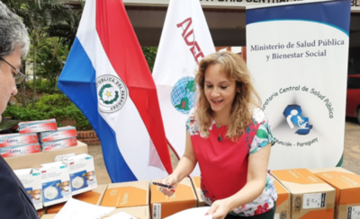 HOY / Funcionarios diplomáticos entregan insumos médicos al MSPyBS
