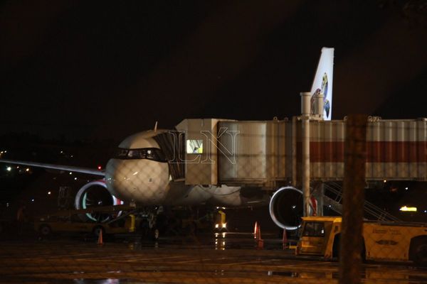 Vuelo humanitario: Unos 170 compatriotas regresaron al país