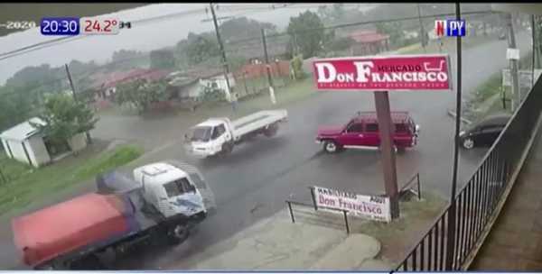 Luque: Impactante choque deja un grave herido | Noticias Paraguay