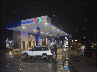 Delincuentes asaltan una estación de servicio en Fernando de la Mora