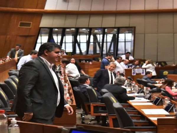 Se rehúsan a cortar viajes y gastaron millones en viáticos