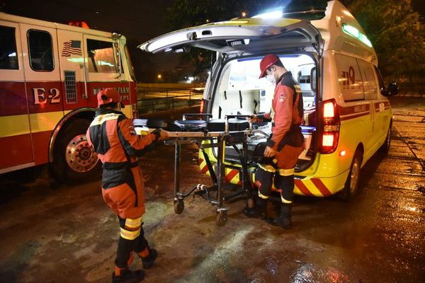 Bomberos voluntarios reciben ambulancia como donación - Nacionales - ABC Color