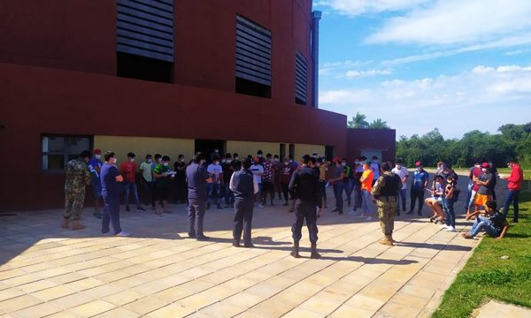 49 paraguayos salen de albergue y sin Covid-19
