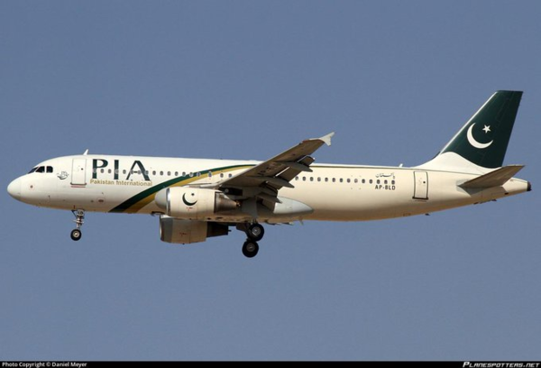 MUNDO | Avión con 107 personas a bordo se estrella en Pakistán