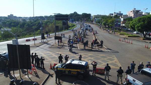 Brasileños pretenden cerrar el paso de camiones por el Puente de la Amistad