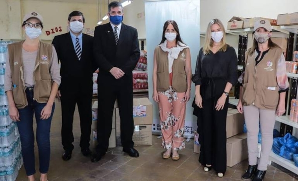 HOY / Medinest dona medicamentos al Despacho de la Primera Dama
