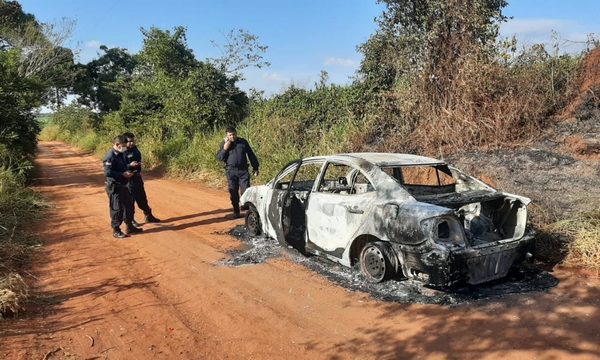 Desconocidos incendian  vehículo hurtado – Diario TNPRESS